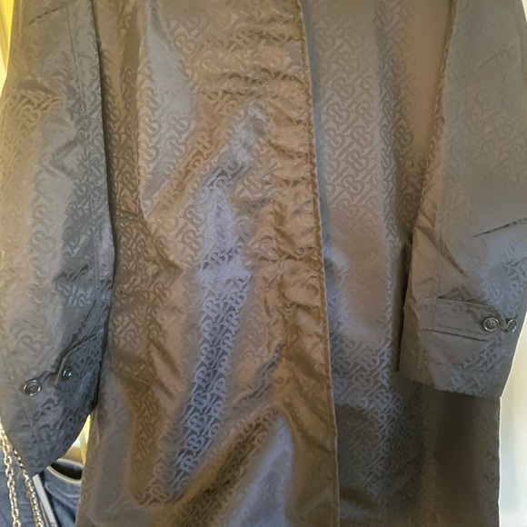 NWT black Burberry trench in subtle and sophisticated TB print - Picture 7 of 11